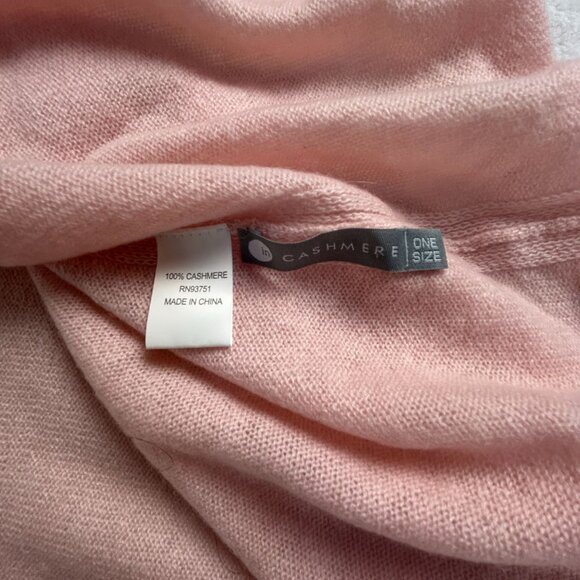 In Cashmere Womens Pink Cape Scarf Wrap One Size Cozy Lightweight NWOT - Picture 5 of 6